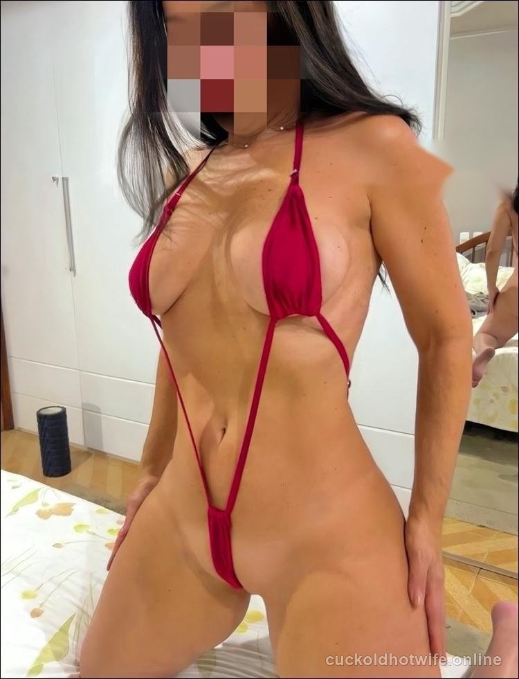 Marido exibindo a esposa branquinha nua - Foto amadora caseira 6