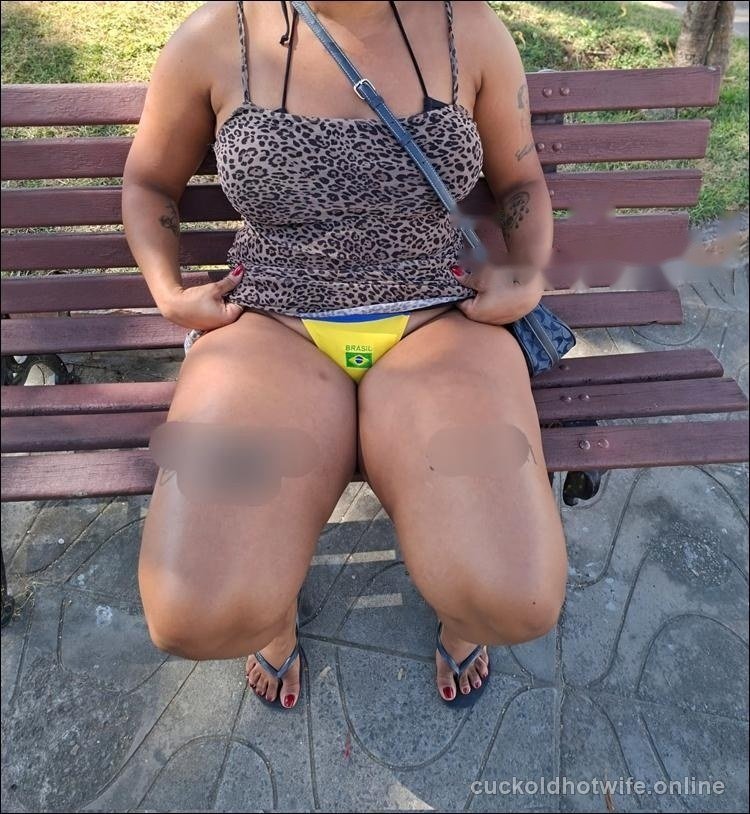 Morena hotwife exibindo o bundão - Foto amadora caseira 7