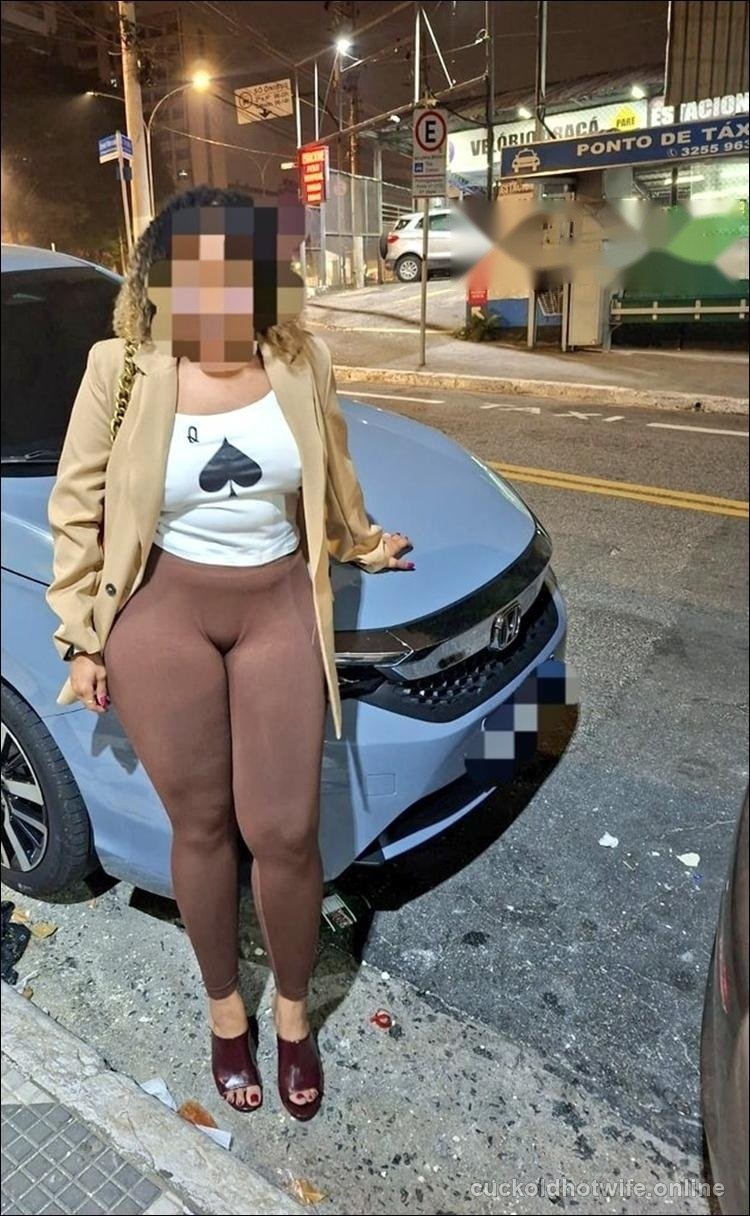 Morena hotwife exibindo o bundão - Foto amadora caseira 8