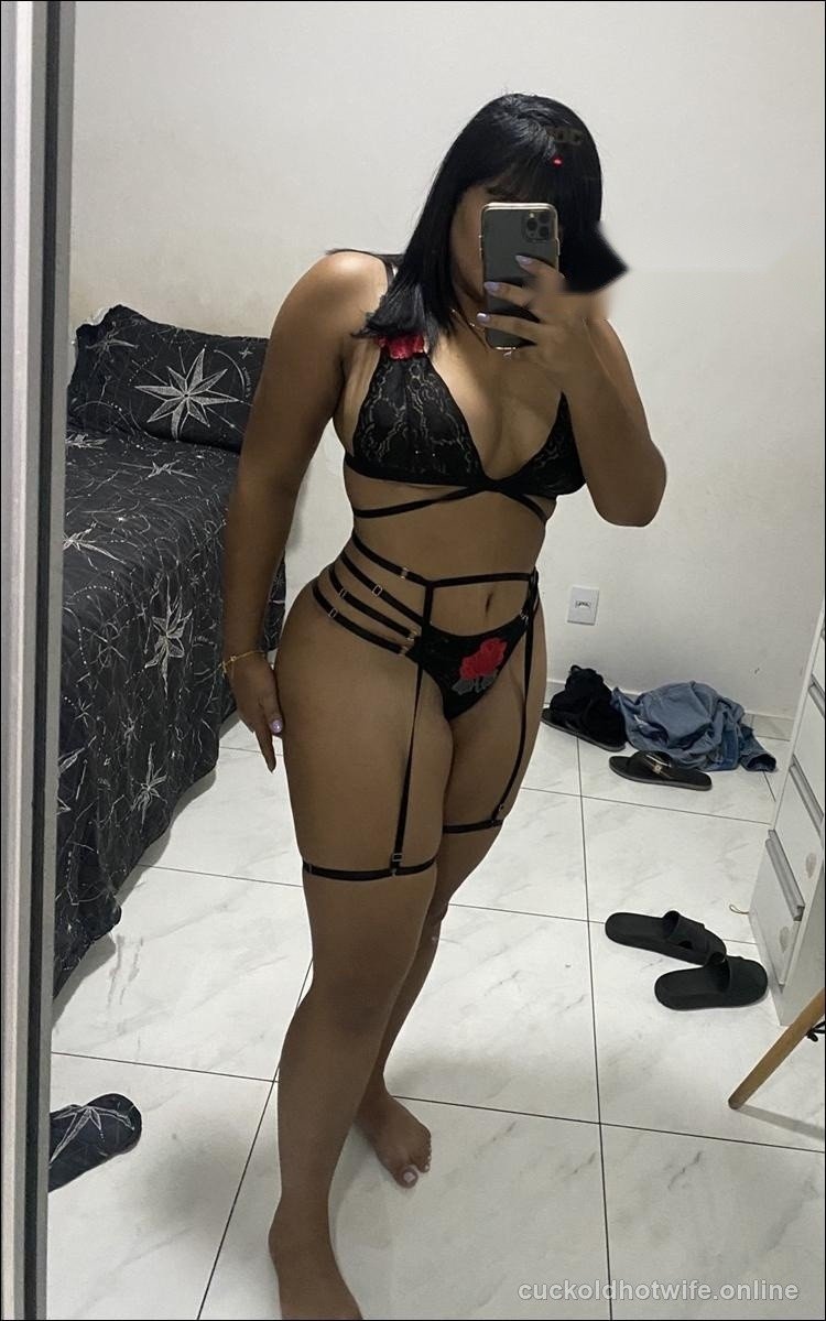 Morena sexy dos peitos grandes e gostosos - Foto Principal Caseira